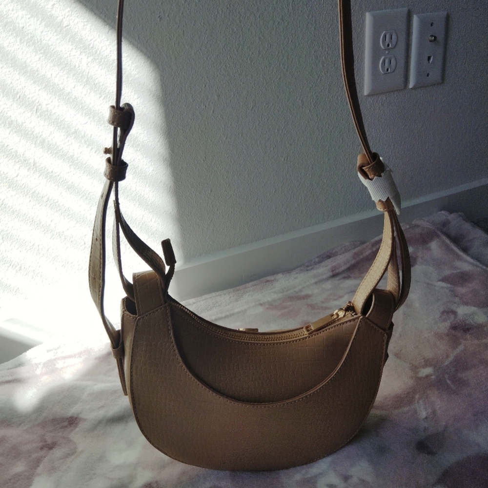 Time And Tru Tan Crocodile Crossbody Bag - Picture 9 of 9